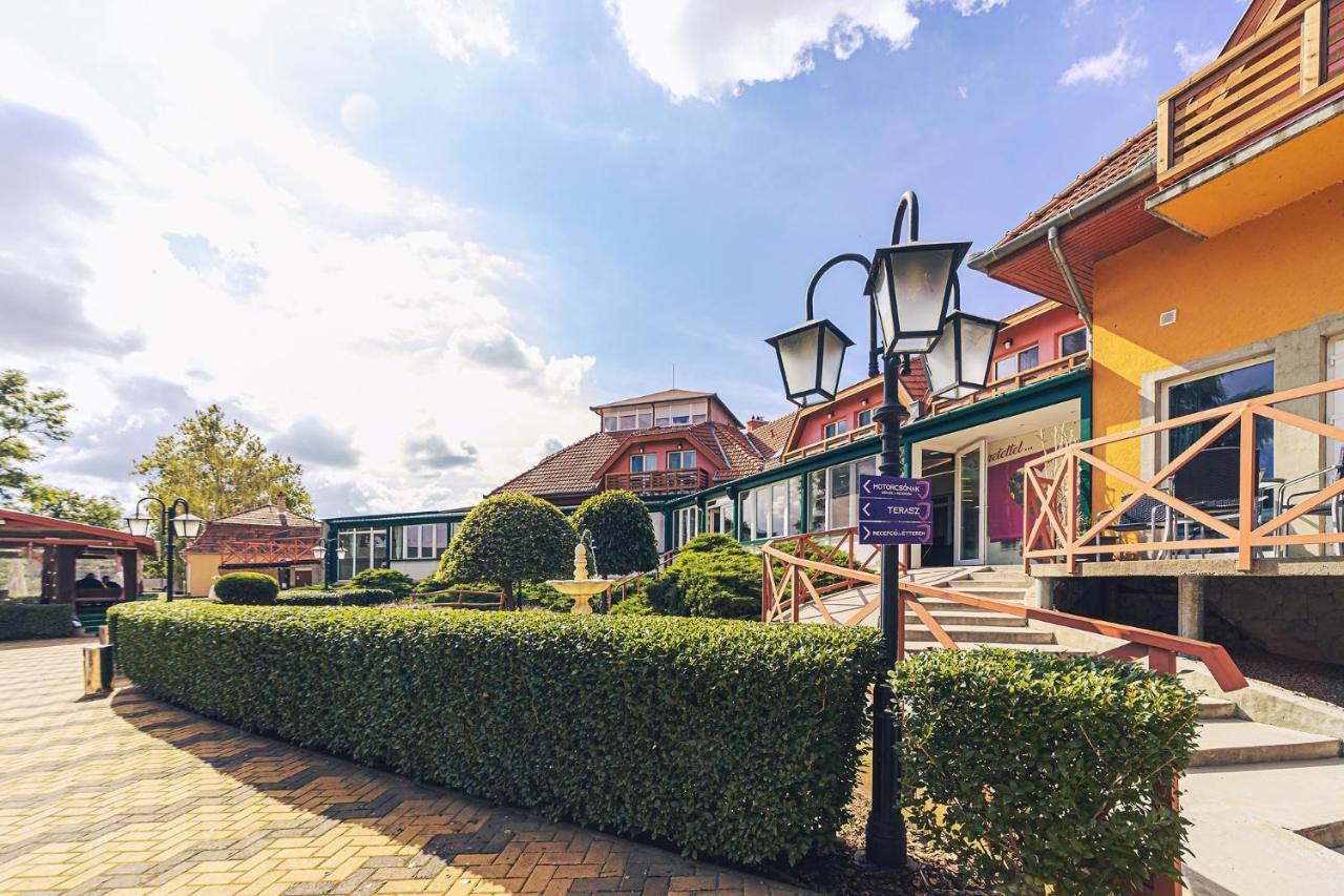 Hotel Mártoni Csárda és Fogadó Szigetszentmárton Exterior foto