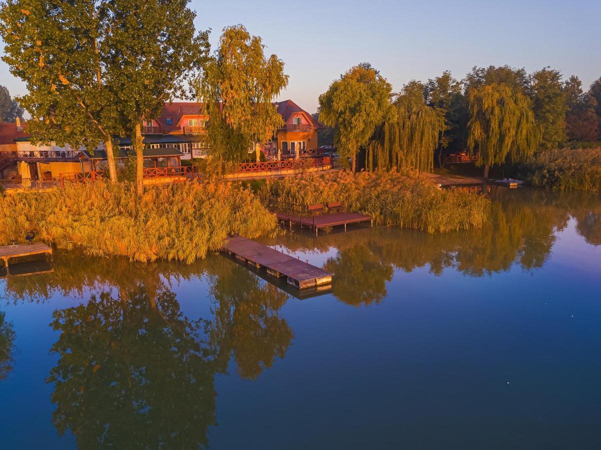 Hotel Mártoni Csárda és Fogadó Szigetszentmárton Exterior foto