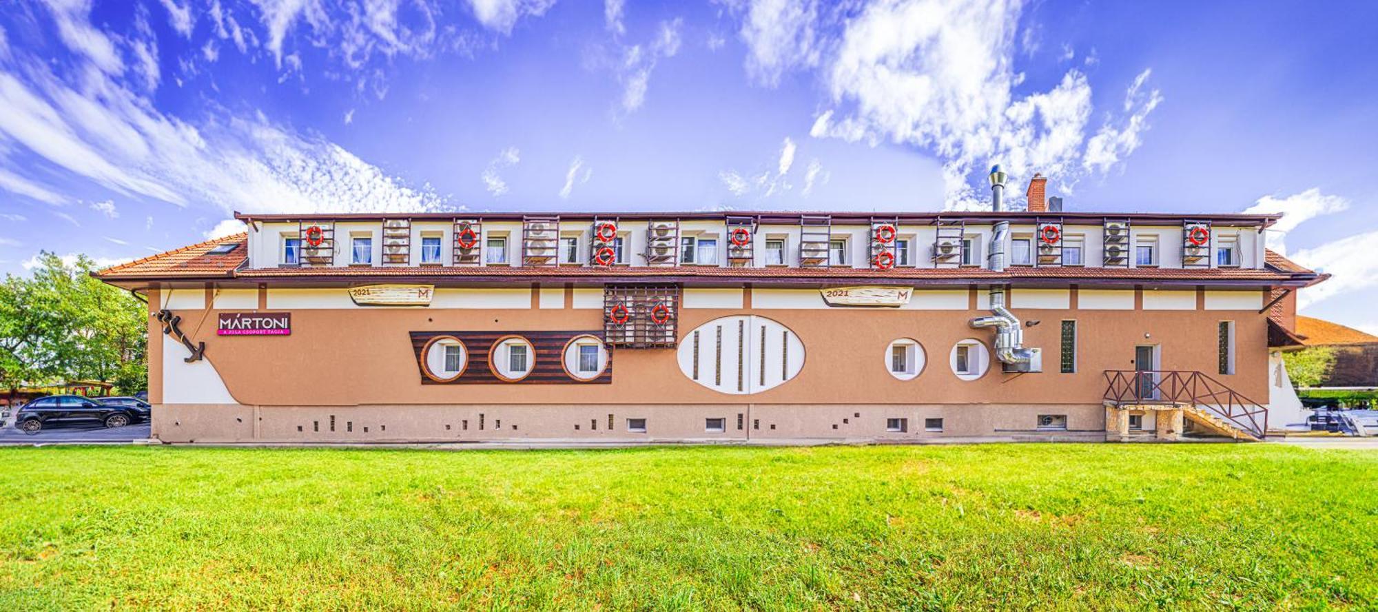 Hotel Mártoni Csárda és Fogadó Szigetszentmárton Exterior foto